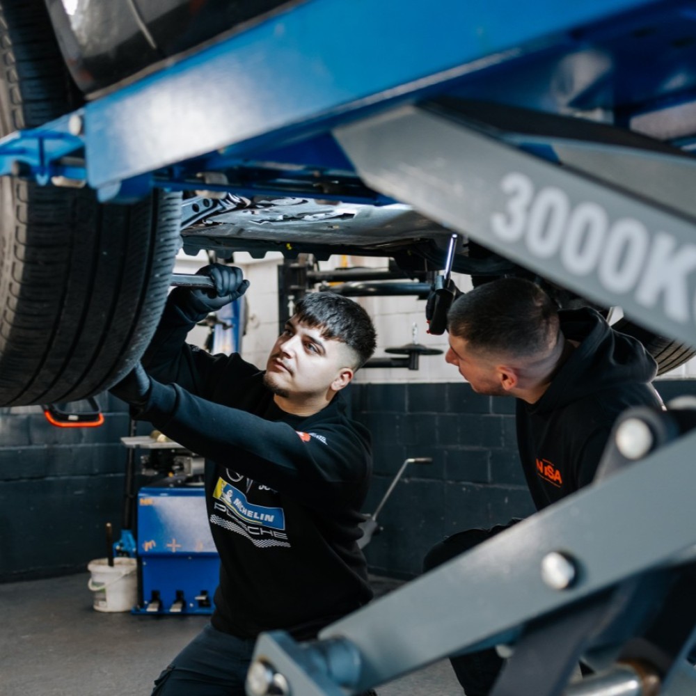 Mechanik, MFK-Vorbereitung, Bremsen, Reifen, Klima- & Getriebeservice sowie Service für alle Marken bei NISA Car in Schenkon bei Sursee.